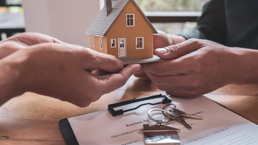 Assurance habitation en France : hausse des tarifs, risque climatique et services en ligne au cœur des tendances